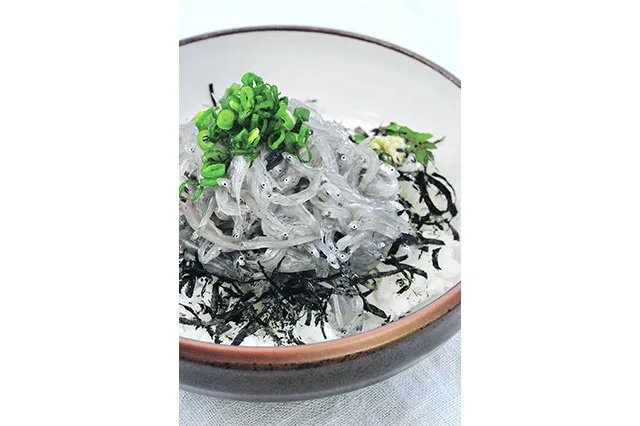 生しらす丼（なましらすどん）