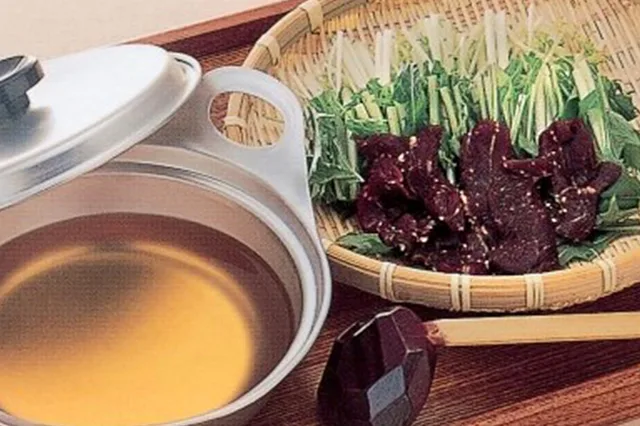 鯨のハリハリ鍋(くじらのはりはりなべ)