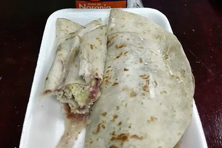 バレアダス(豆とチーズのトルティーヤ)