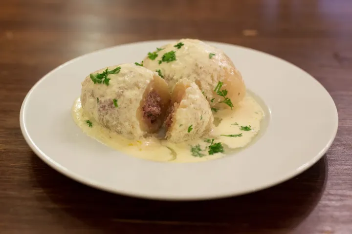 ツェペリナイ（肉入りじゃがいも団子）