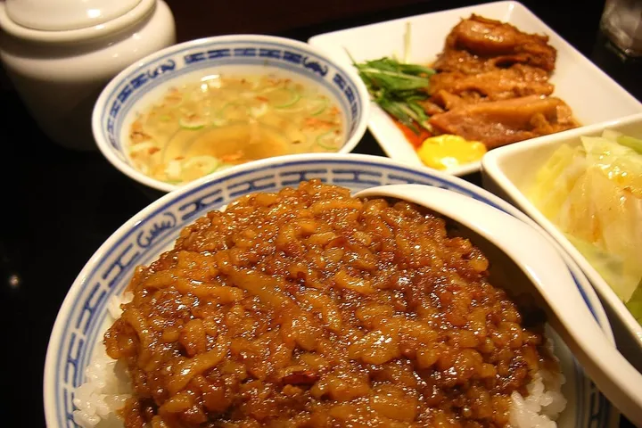 ルーローハン（魯肉飯）