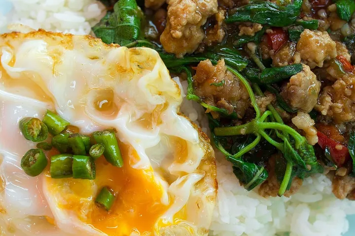 パット・ガパオ・ムー（豚ひき肉のバジル炒め）