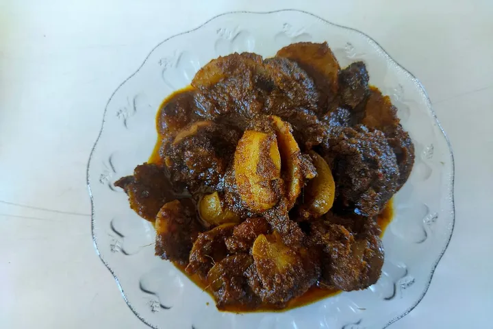 ルンダン(牛肉のココナッツ煮込み)