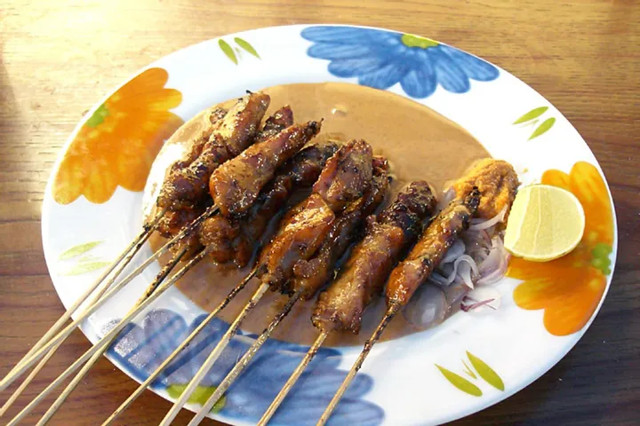 サテ・アヤム（鶏肉の串焼き）