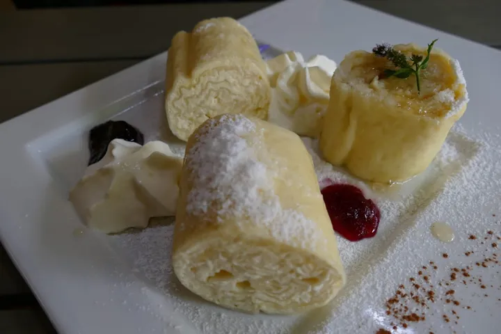 シュトルクリ(チーズ入りのゆでロール)