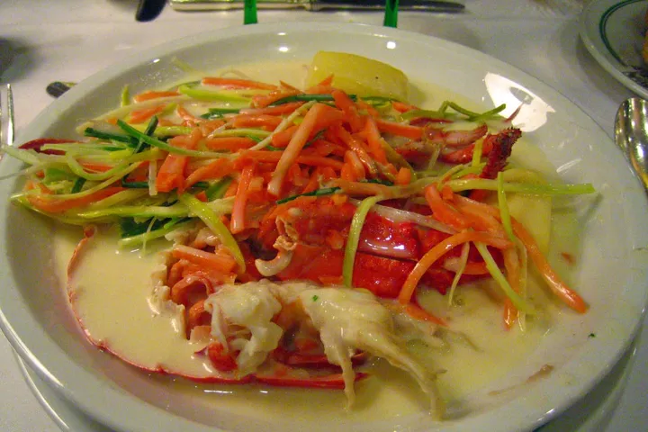 ワーテルゾーイ（鶏肉のクリーム煮）